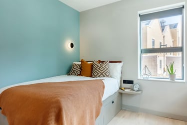 1 bed studio, Harvest Road, Englefield Green, Egham, TW200QR - Image 1